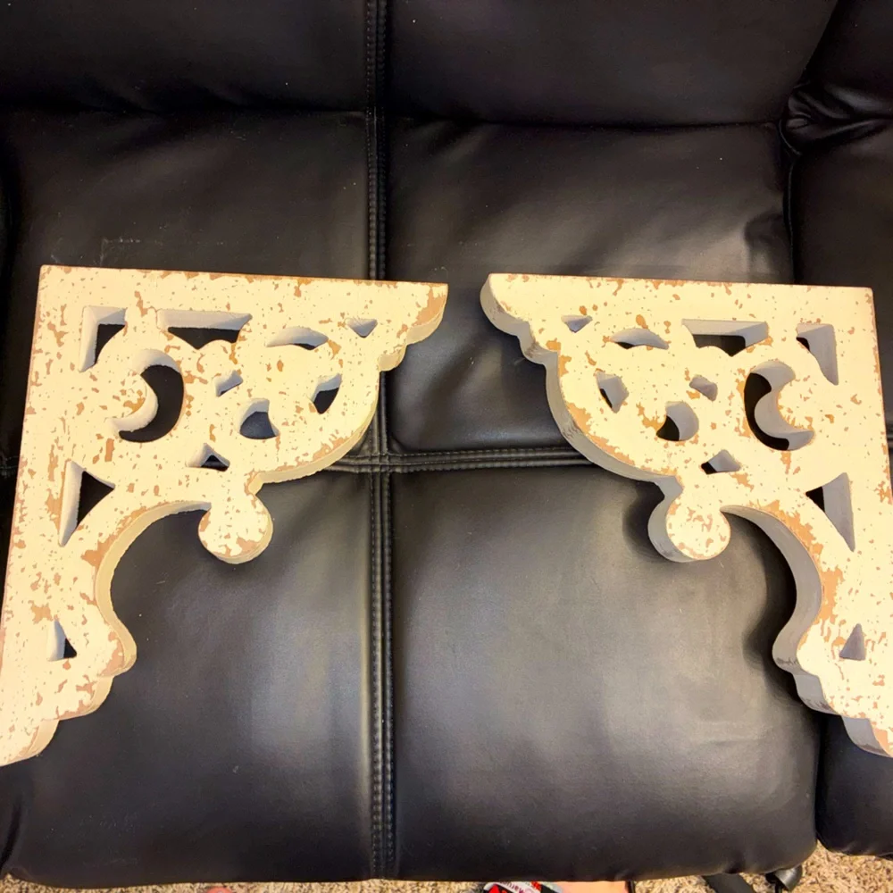 American Art Décor Distressed Wood Wall Corbel 2-piece Set